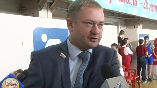 СК «Строитель» отметил свой 25 летний юбилей сделав подарки своим лучшим воспитанникам. смотреть онлайн
