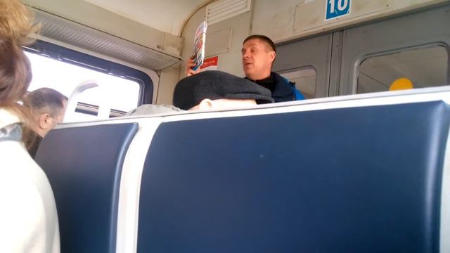 Чувак рассказывает про хрень в электричке))) смотреть онлайн