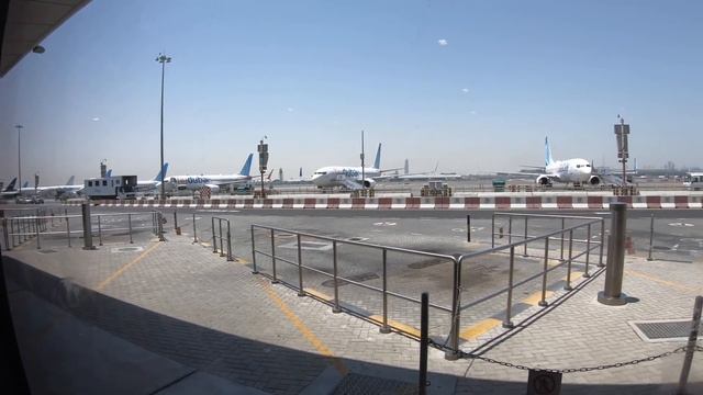 Летим домой.Такс фри в аэропорту Дубая ??анкеты,перелёт,тесты .Подробный обзор пути Дубай-Москва… смотреть онлайн