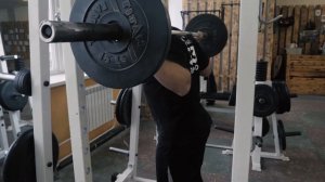 Приседание со штангой на плечах - Как это делать?