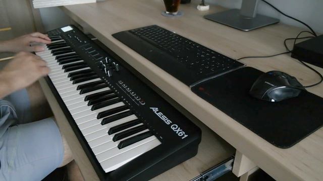 How to play live a song on Alesis QX61 MIDI keyboard and Ableton смотреть онлайн