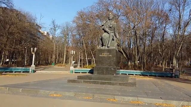 Киев. Памятник А.С. Пушкину в декабре. смотреть онлайн