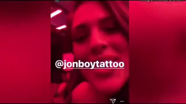 Ashley Graham spontaneously gets a tattoo on her neck at Revlon смотреть онлайн