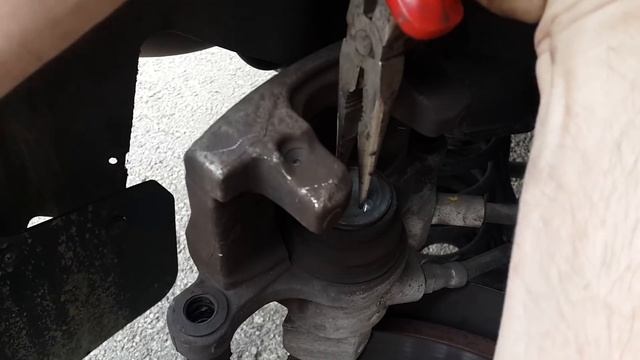 How to Replace Install Ford Focus Mk III Rear Disc Brakes Pads смотреть онлайн