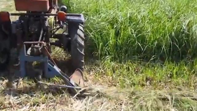 Косовиця саморобною косілкою мінітрактором з мотоблока смотреть онлайн