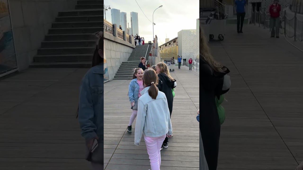 Реакция на моих дочек на улице! смотреть онлайн