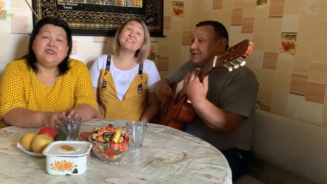 «Замечательный сосед» по просьбе! Под гитару! Песня супер! От души! Поют: муж, жена и дочь смотреть онлайн