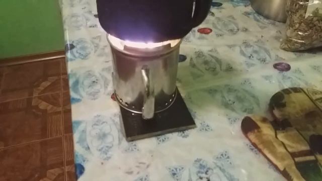 Печка щепочница 5-го поколения. Бонд нервно курит. смотреть онлайн