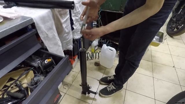 ОБСЛУЖИВАНИЕ ВИЛКИ SHOWA на FIREBLADE CBR 1000 RR 2012