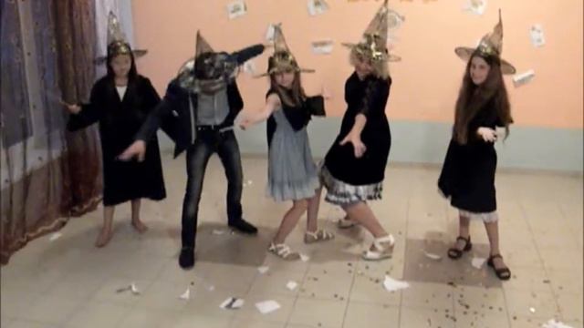 А так мы пели)) на 1 смене 2013г. в Творческом лагере "ПриколКампания" смотреть онлайн