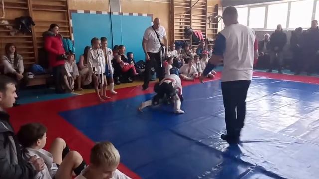 Гулый Максим победа рычагом локтя на кубке Днепра по Боевому самбо смотреть онлайн