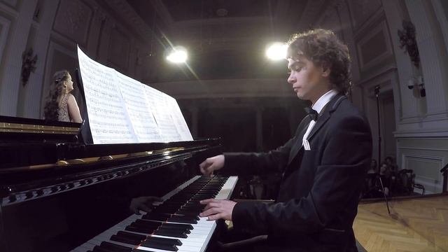 Диана Гафарова - Майский вальс (муз.И.Лученок, сл. М. Ясеня) смотреть онлайн