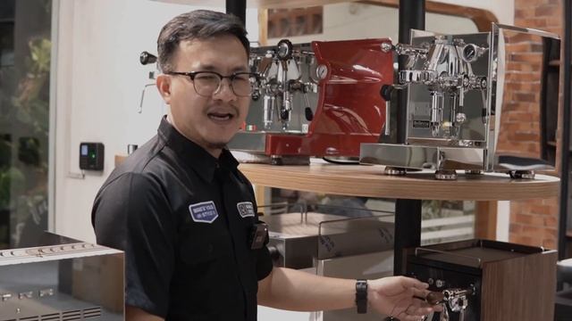 Tour Showroom Resume Coffee смотреть онлайн