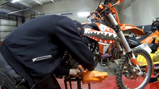 Сколько ходит поршень на двухтактном кроссе? Замена поршня на KTM 125 SX , EXC. смотреть онлайн