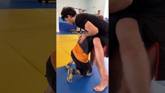 Приемы борьбы. Проход в ноги через мельницу.