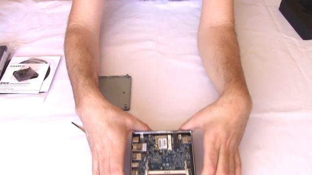 Gigabyte Brix GB-XM12-3227 [Unboxing Review Y Montaje] [Mini PC] [Ultra Compact PC]