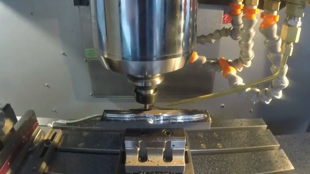 WELE серия AQ - Вертикально фрезерный обрабатывающий центр на направляющих качения смотреть онлайн