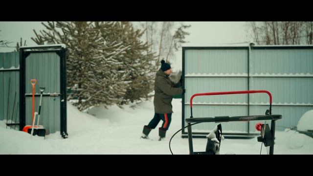 Снегоуборщик Champion решает многие вопросы в деревне. Деревенские хлопоты смотреть онлайн