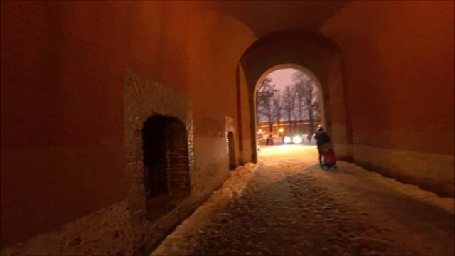 ПУТЕШЕСТВИЕ В ПИТЕР день второй : КАКИЕ ЛИЦА в МЕТРО, ЦАРСКАЯ НЕДВИЖИМОСТЬ смотреть онлайн