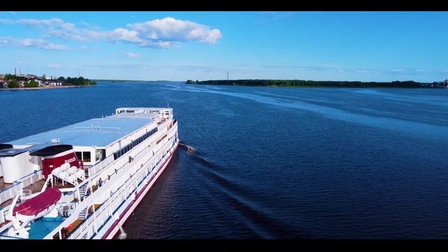 В Кострому по Волге смотреть онлайн