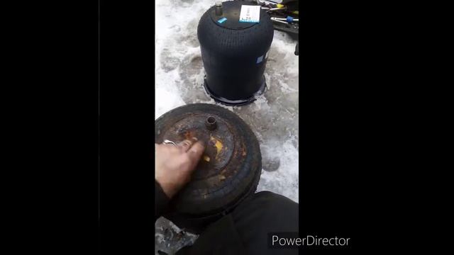 Mercedes Atego, замена задней пневмоподушки. смотреть онлайн