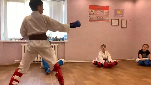 Гяку цуки- кедзами маваши гери ( Георгий) смотреть онлайн