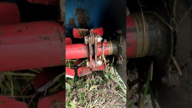 Тестирование мульчера Пахарь прошло на твердую 4. Новый вал ножей безопаснее. смотреть онлайн