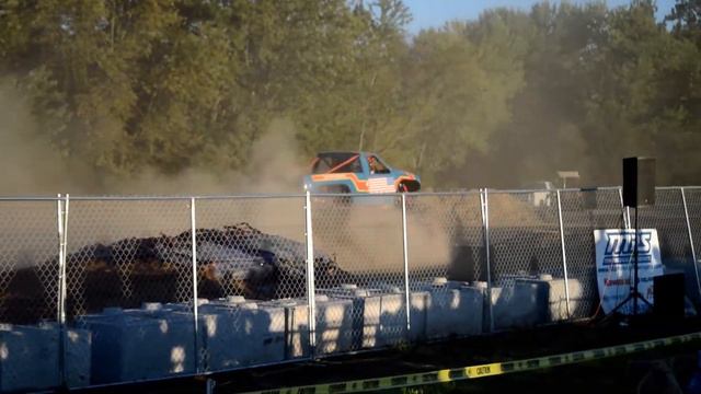 Phelps Motorsports freestyle from the Aurora Monster Truck Show смотреть онлайн