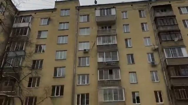 Как чистят снег с крыши в Москве 2019 смотреть онлайн