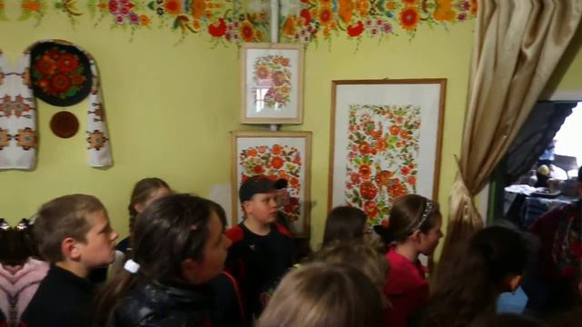 В Малой Петриковке даже хаты ездят по двору смотреть онлайн