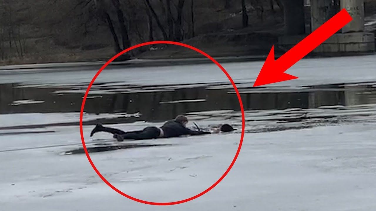 Дрожащими от ледяной воды руками, маленький мальчик доставал вмерзшего в реку щенка! смотреть онлайн