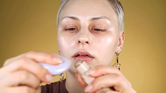 Trying a new.....BEAUTY tool to apply my makeup lol смотреть онлайн