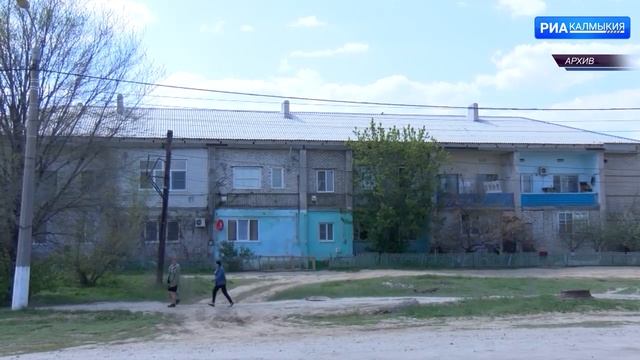 Врио Главы Малодербетовского РМО осмотрел на место бурения артезианских скважин смотреть онлайн