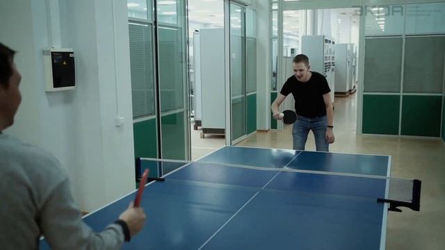 Наши молодые сотрудники смотреть онлайн