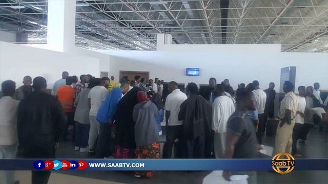 Muwadiniin Soomaaliyeed oo laga soo tarxiilay maraykanka ayaa ka soo dagey garoonka Muqdisho смотреть онлайн