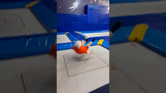 Живот - спина - живот - спина - кувырок - встать.