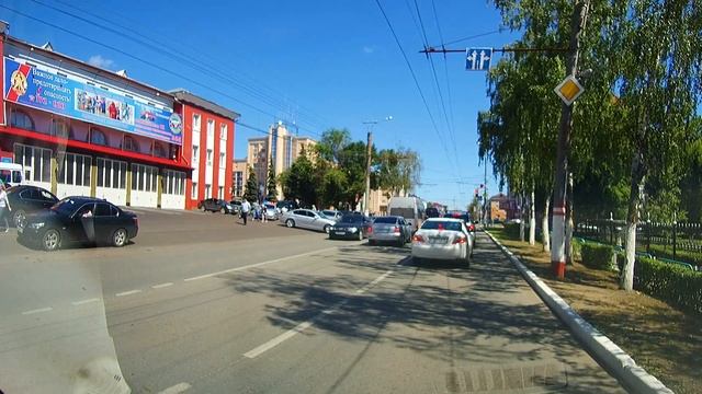 ГЛАВНАЯ МАШИНА ГАИ с номером т0100 13 пугает ребёнка сиреной, идиот... смотреть онлайн