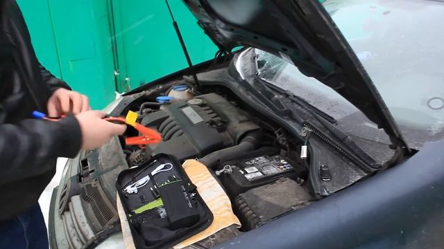 Запуск автомобиля с помощью пуско зарядного устройства PITON 13600