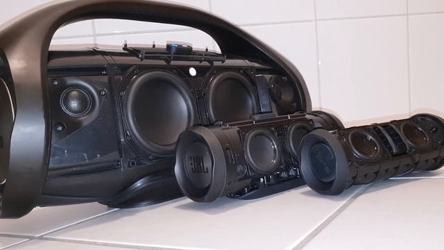 JBL Boombox vs. JBL Charge 3 vs. JBL Flip 4 BASS TEST!!! *100% Volume* [JBL Connect+] смотреть онлайн