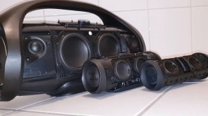 JBL Boombox vs. JBL Charge 3 vs. JBL Flip 4 BASS TEST!!! *100% Volume* [JBL Connect+]