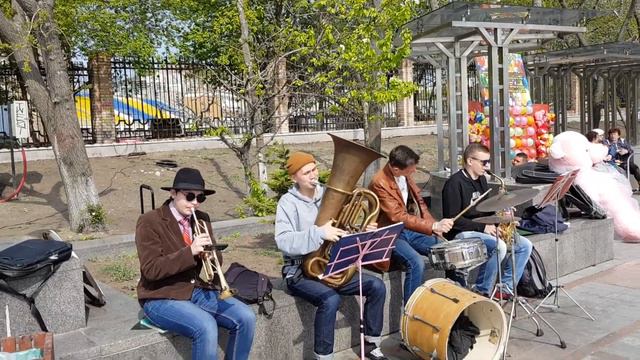Уличные музыканты Владивостока - джазовый jam session смотреть онлайн