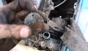 Как Заменить Пробки в Блоке не Снимая Двигателя с Машины
