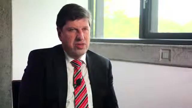 Die Vernetzung von Industrie und Forschung - Interview mit Prof. Dr. Thomas Hirth смотреть онлайн