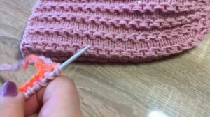 Женская шапка спицами узором "цепочки", часть 1