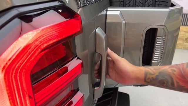 NEW Tank 400 Hi4-T In-depth Walkaround