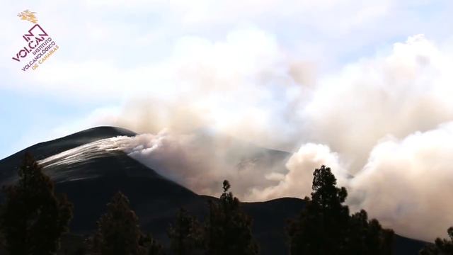 La Palma Volcano Eruption Update; Strong Earthquake, New Lava Delta смотреть онлайн