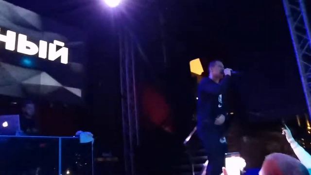 Честный-Где то за кардоном смотреть онлайн