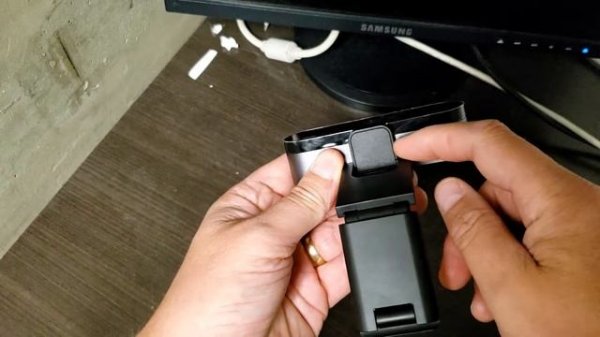 Logitech BRIO 4K Web Camera - Easily Remove the Mount