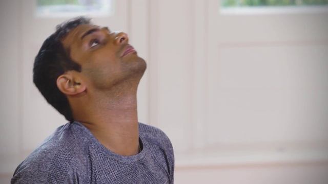 How to Do Chair Pose, or Utkatasana смотреть онлайн