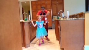 Настя и папа собираются в школу - песенка для детей